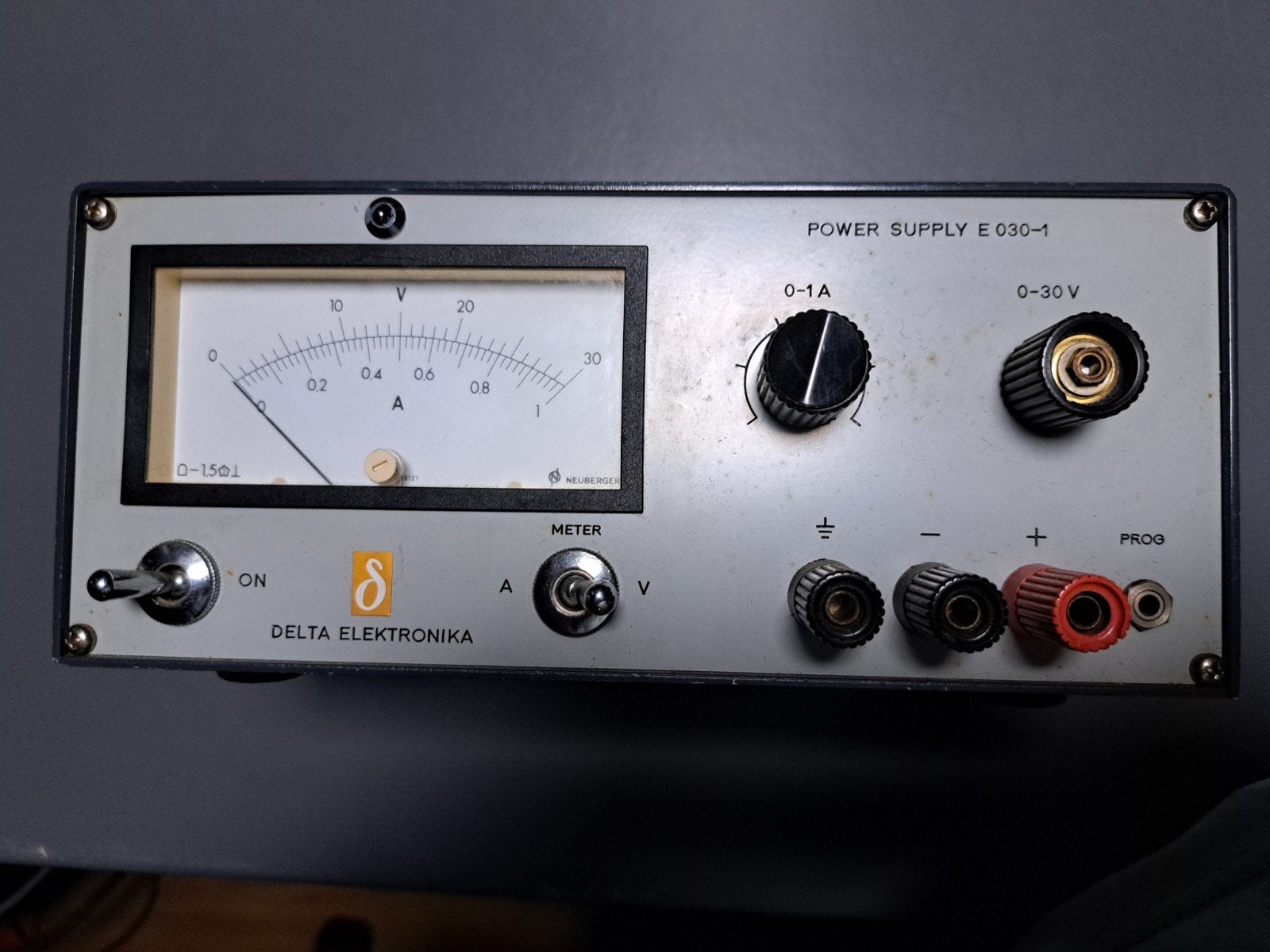 Delta Elektronika E 030-1 Voeding 0-30V 0-1A, Doe-het-zelf en Verbouw, Meetapparatuur, Verzenden, Gebruikt, Elektriciteit