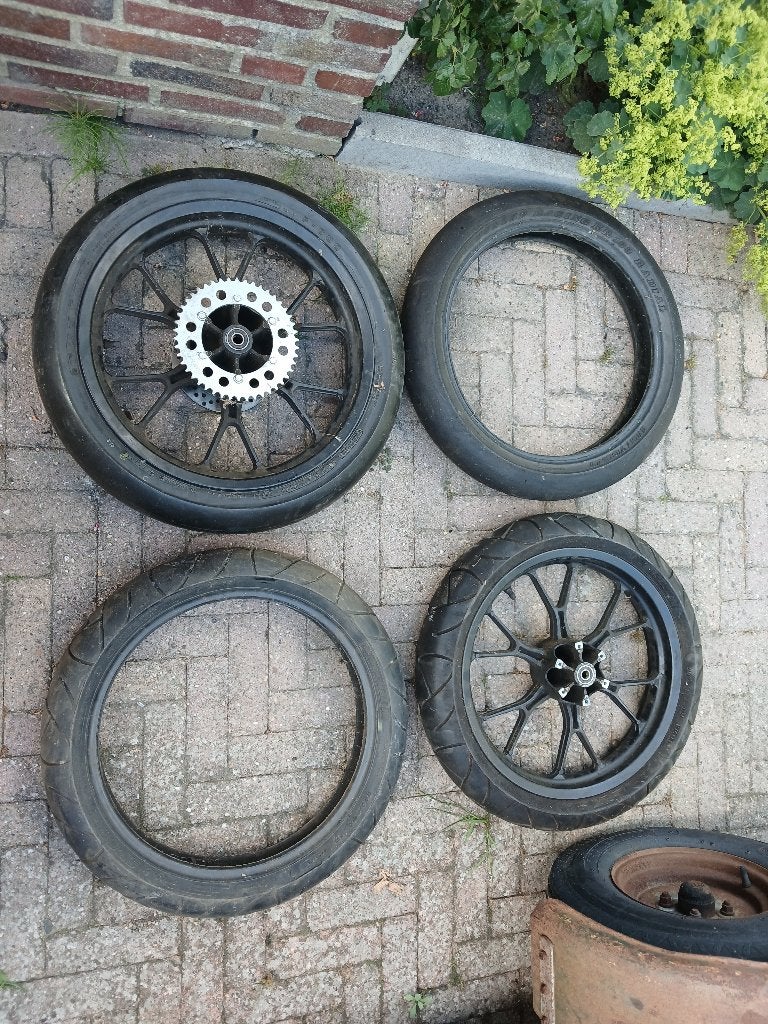 Set brommer wielen/ Velgen derbi gpr / senda aprillia rs, Fietsen en Brommers, Ophalen of Verzenden, Gebruikt, Overige typen, Derbi