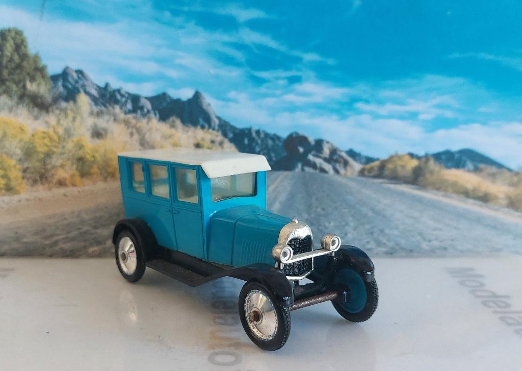 1:43 Citroen B2; 4-door saloon 1925; Minialuxe Les Tacots #6, Hobby en Vrije tijd, Modelauto's | 1:43, Ophalen of Verzenden, Gebruikt