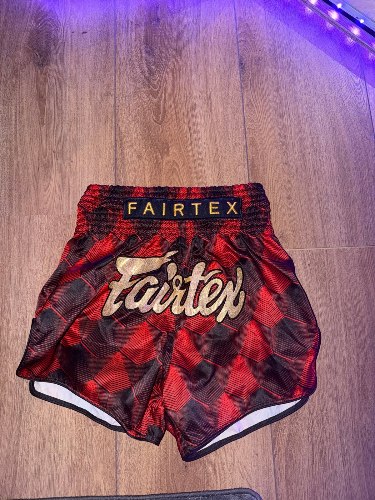 Fairtex Muay Thai Boksbroek Rood Maat S, Ophalen of Verzenden, Zo goed als nieuw, Maat 46 (S) of kleiner, Rood