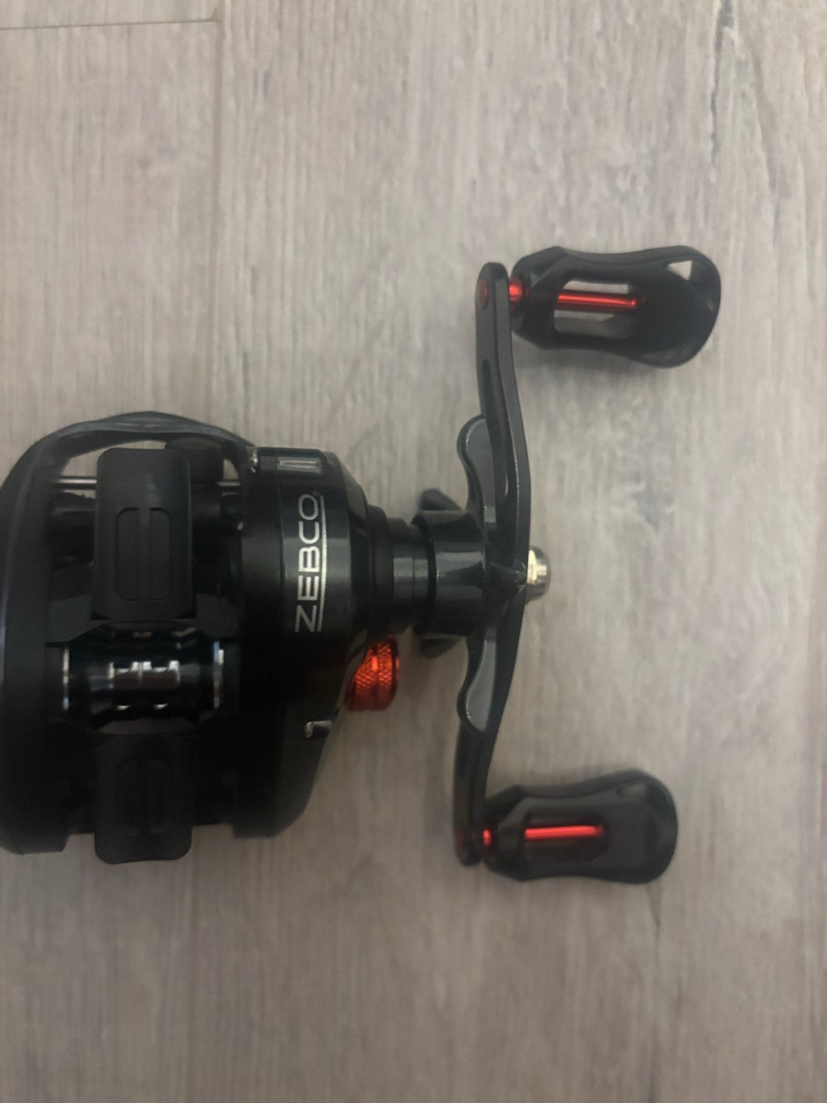 ZEBCO Demonic All Black 150 LWH Baitcast Reel, Ophalen, Nieuw, Molen
