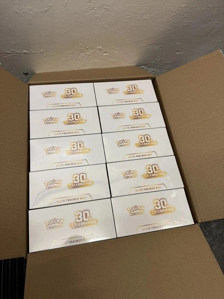 pokemon 30th anniversary etb nog 2 stuks €139,95 p.s, Ophalen, Nieuw