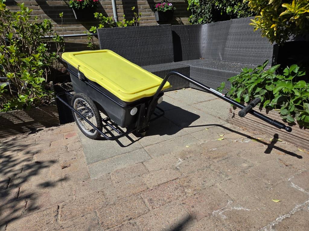 Metalen fietskar met kunststof bak - functioneert prima, Fietsen en Brommers, Fietsaccessoires | Aanhangers en Karren, Gebruikt
