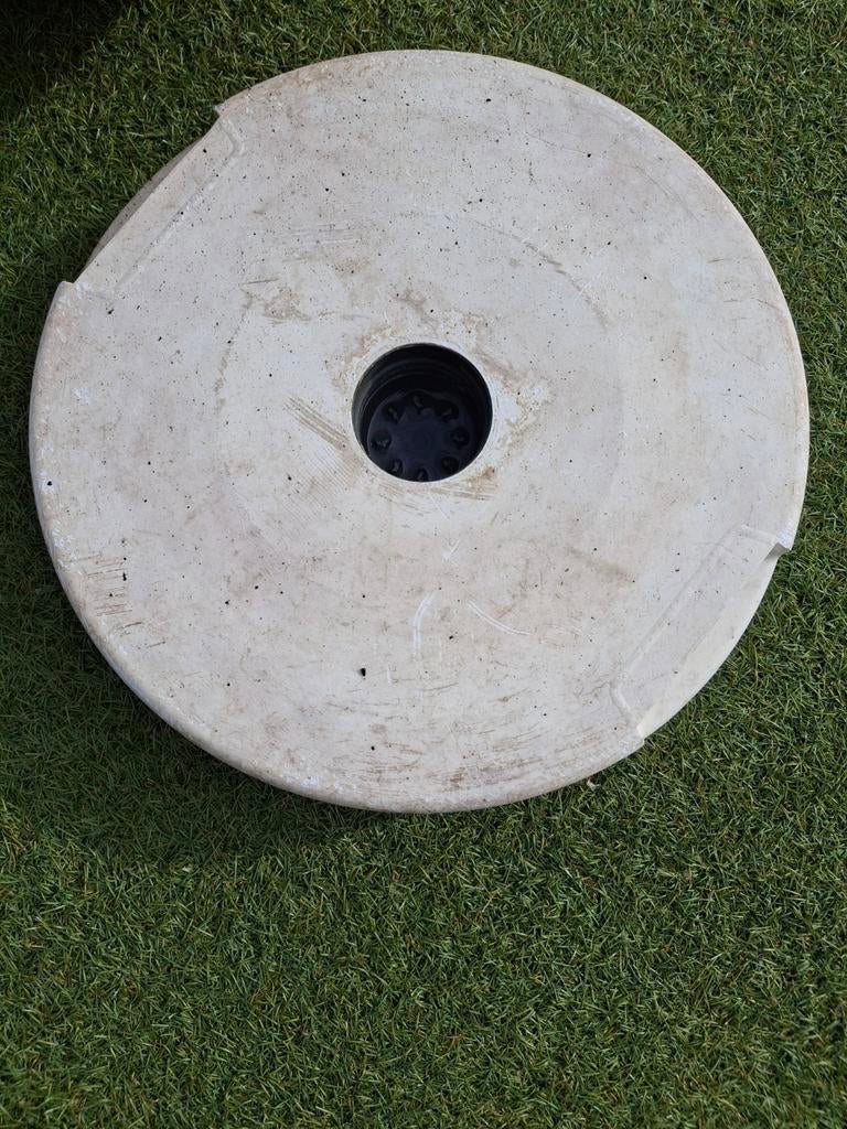 Betonnen bloemenschaal met onderstel / parasolvoet, Tuin en Terras, Ophalen