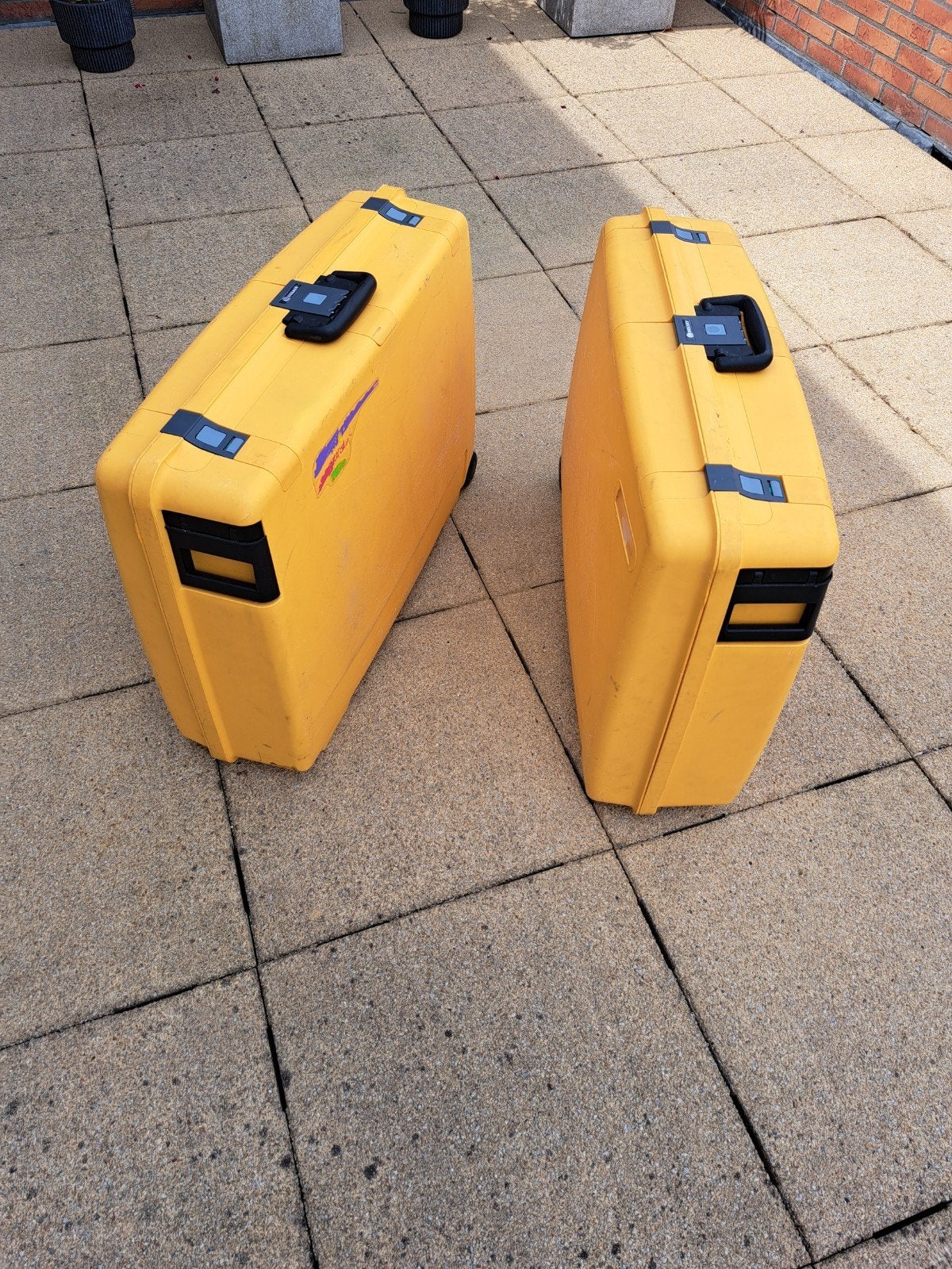 2 robuuste koffers van Delsey, Ophalen