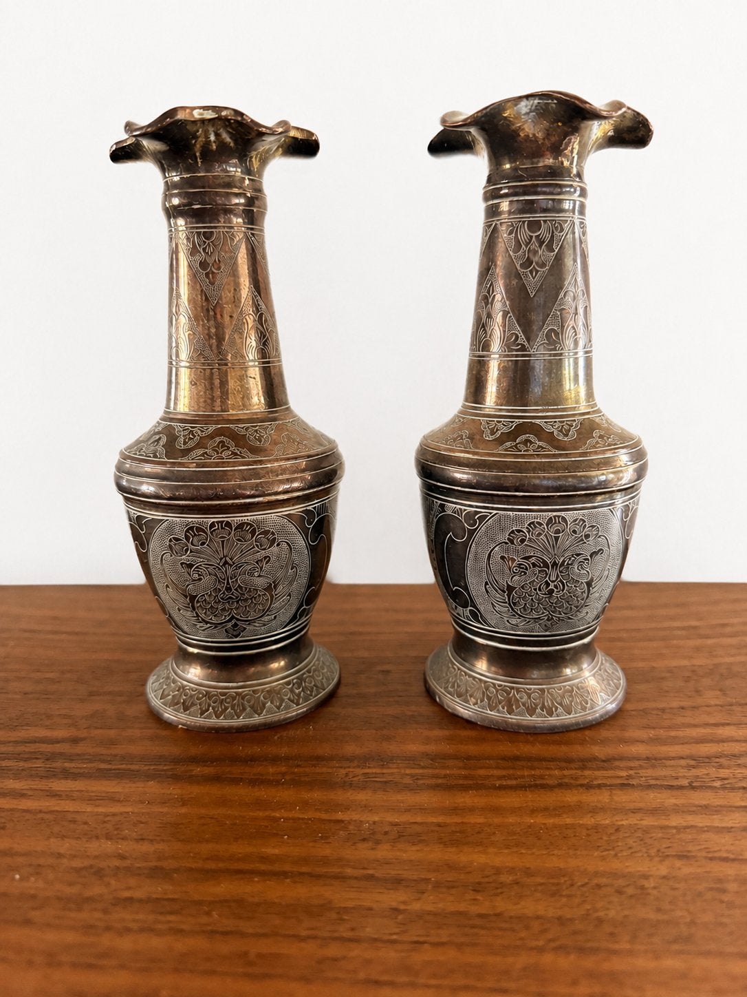 2 oude vaasjes van brons, Verzenden