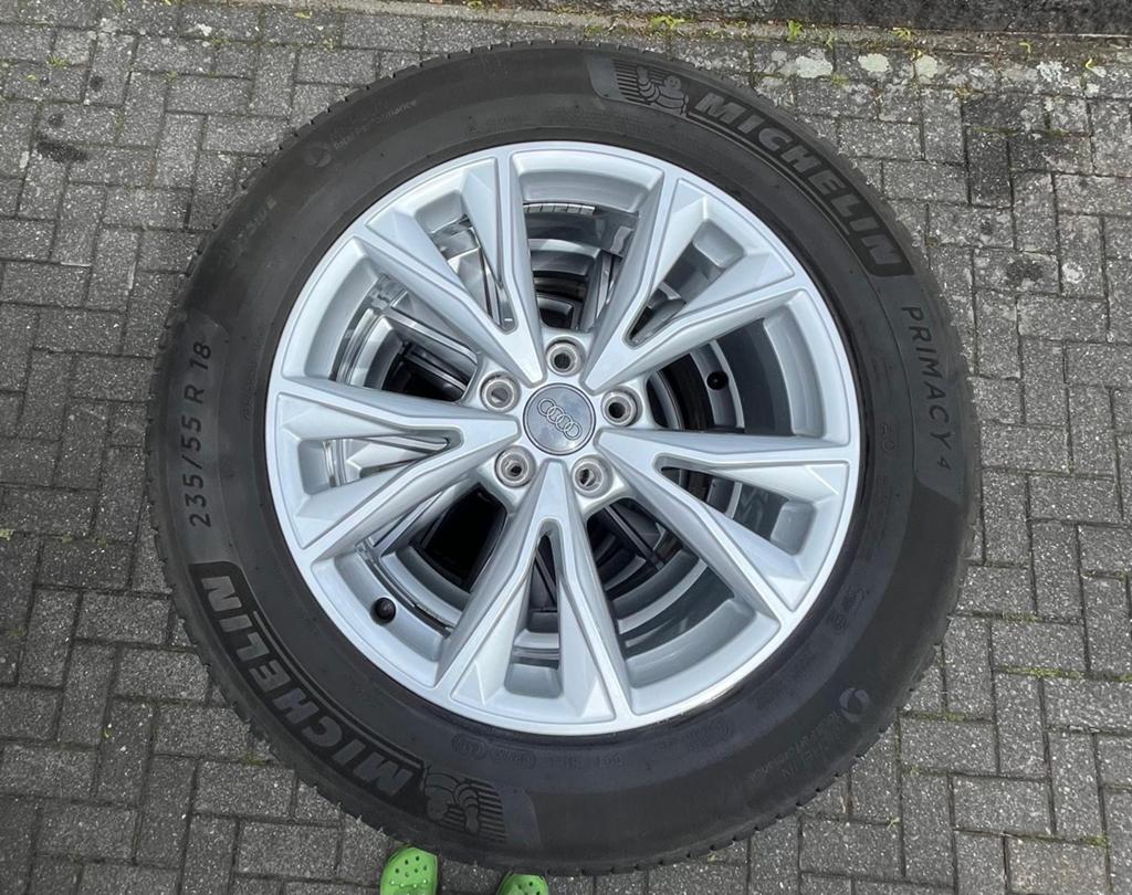 Audi Q3 - Zomerbanden aluminium velg, Ophalen, 18 inch, Banden en Velgen, 235 mm