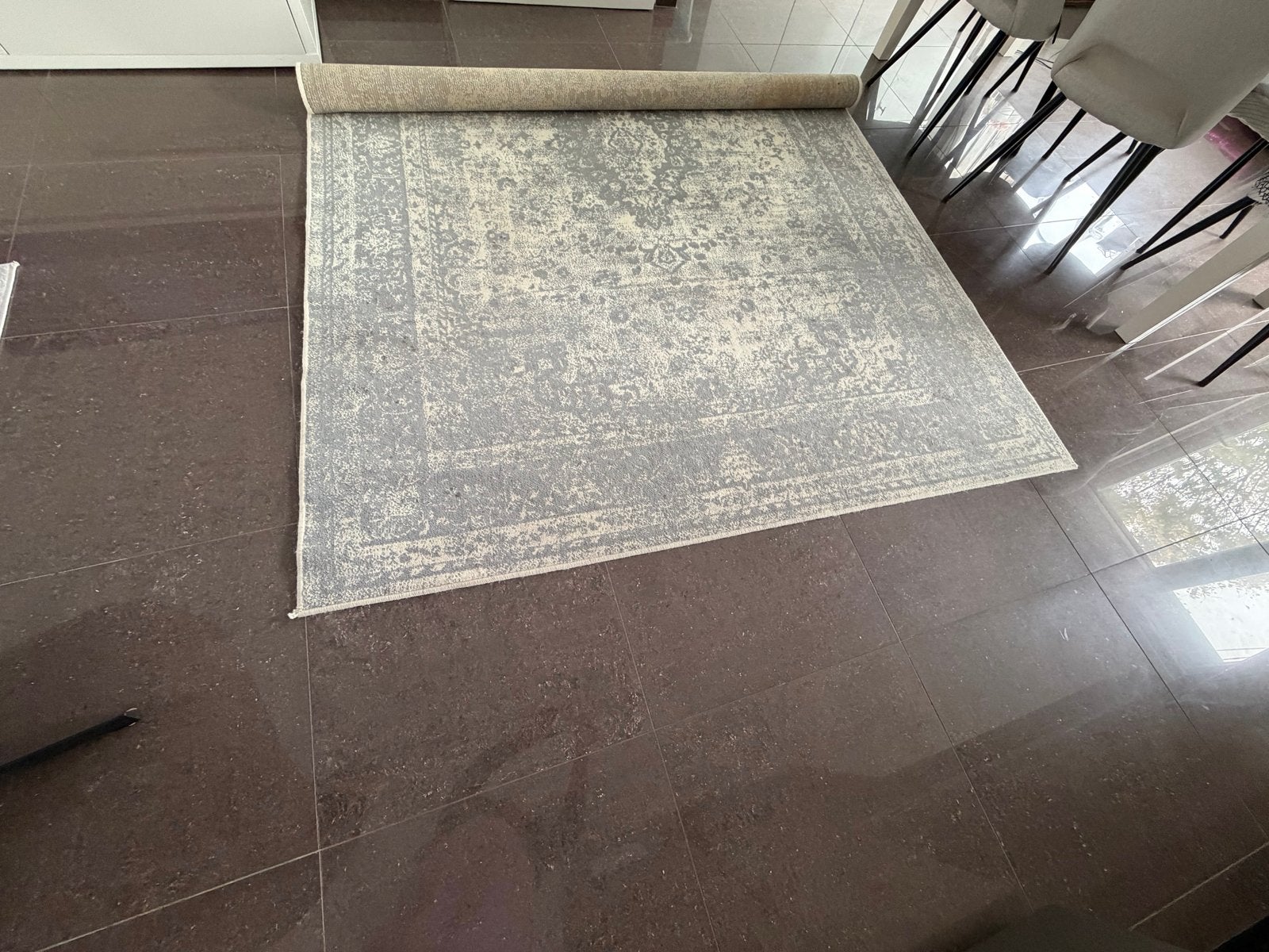Foto 2 van Anti vlekken vloerkleed 2 bij 3 meter en 9mm dik