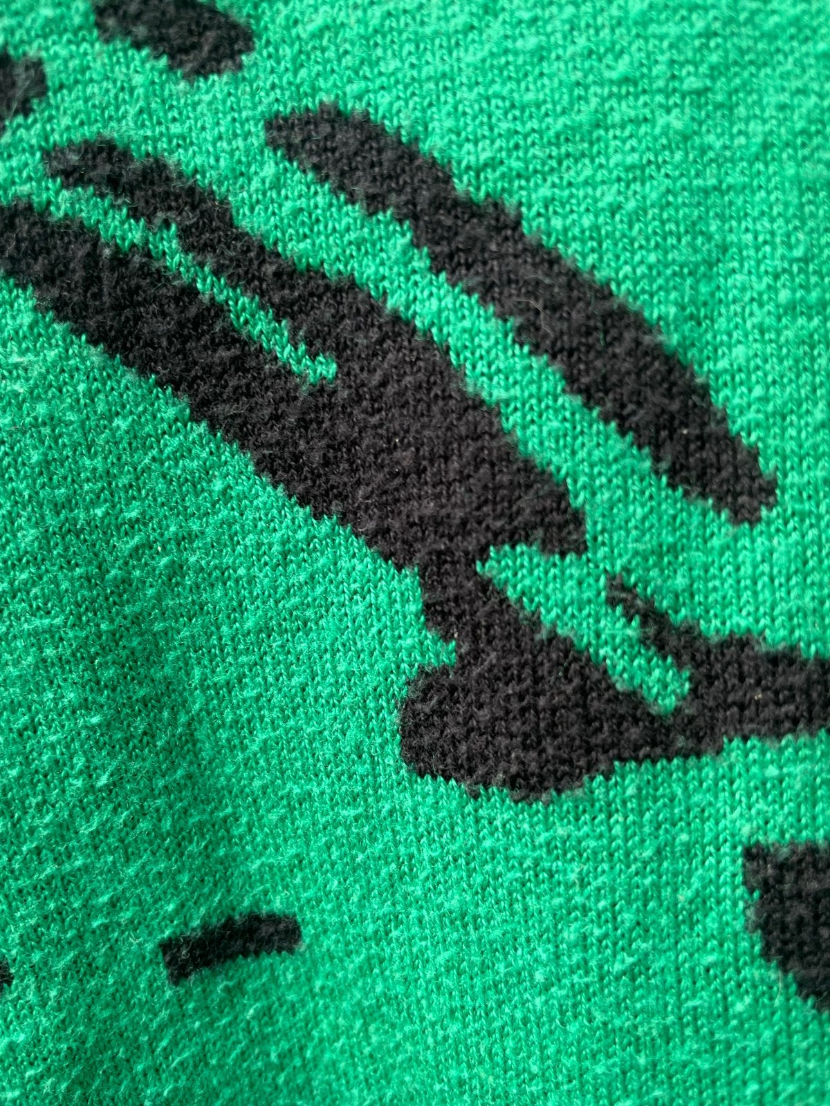 Groen-zwarte trui met patroon en gouden knopen, maat XL, Kleding | Dames, Ophalen of Verzenden, Zo goed als nieuw, Maat 46/48 (XL) of groter