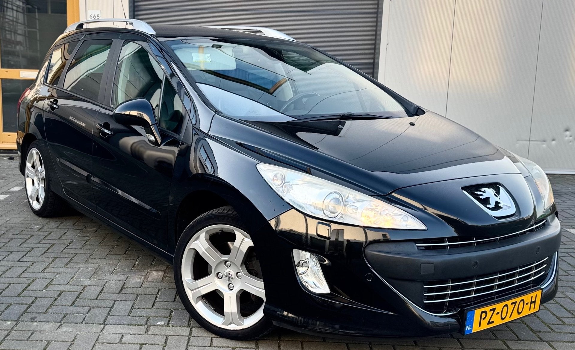 Peugeot 308 SW 1.6 THP Féline, Auto's, Gebruikt, 4 cilinders, 1650 kg, Zwart