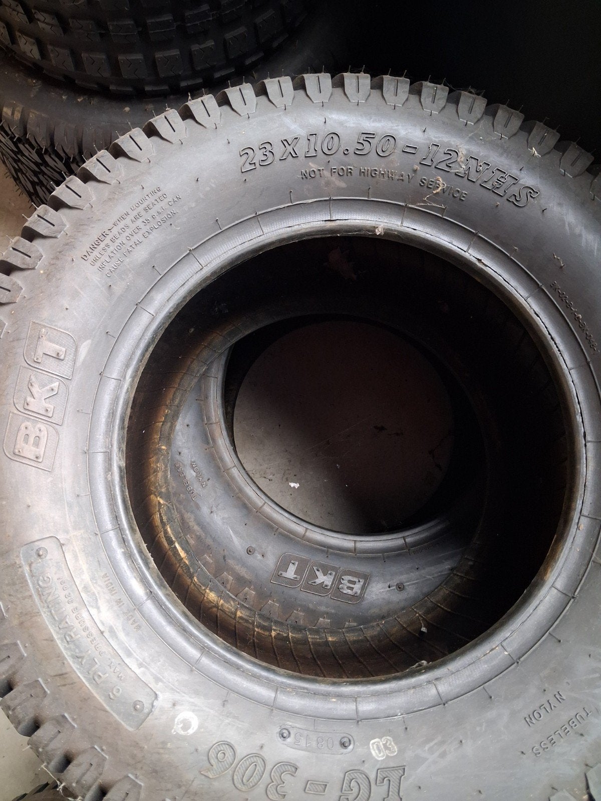 BKT LG-306 banden 23x10.50-12NHS, Ophalen, Gebruikt