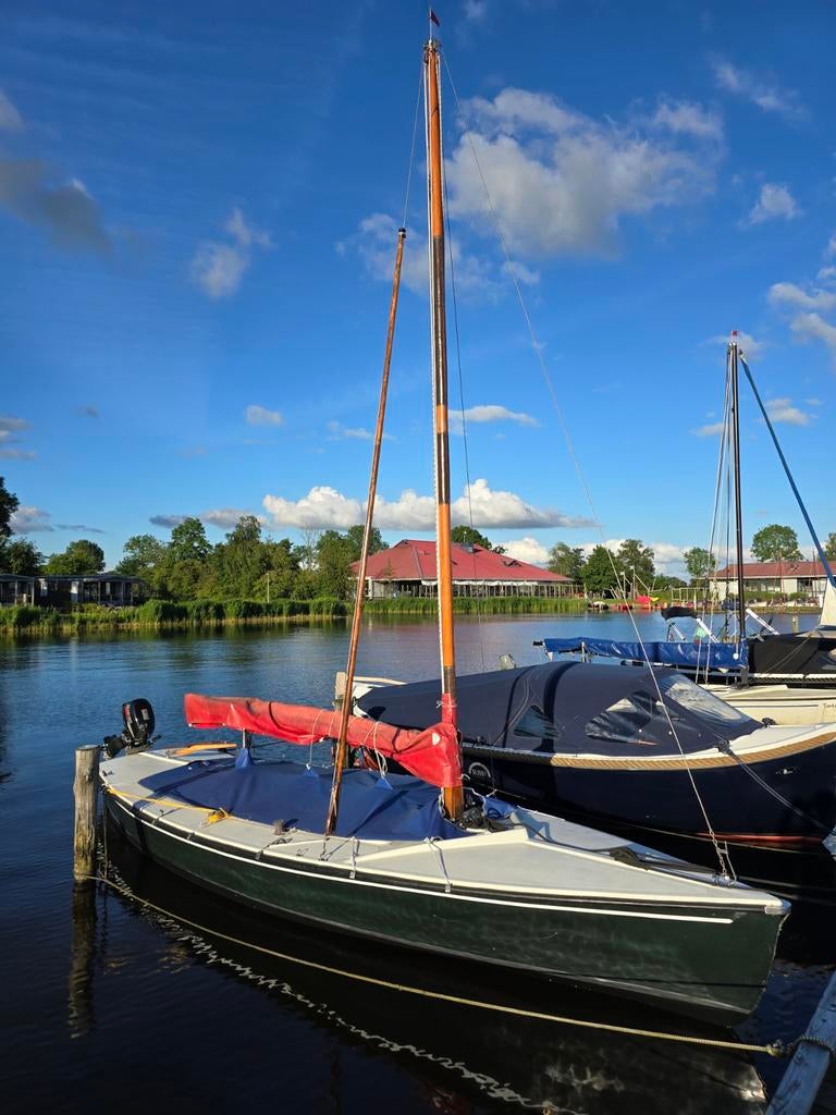 Poly zeilboot Valk met trailer en 4 takt buitenboordmotor, Ophalen, Gebruikt, Tourjacht of Cruiser, 6 tot 9 meter