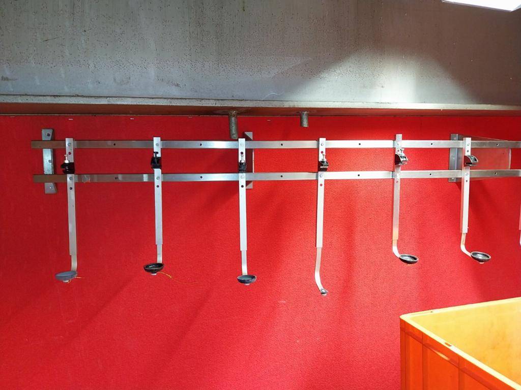 Unieke RVS Flessenhouder met Dispenser voor 16 Flessen, Ophalen