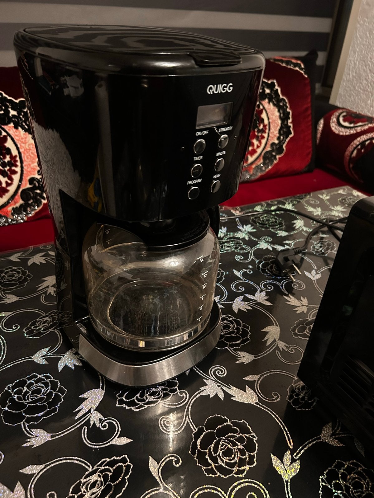 QUIGG Koffiezetapparaat - Zwart, Ophalen, Gebruikt, 10 kopjes of meer, Koffiemachine