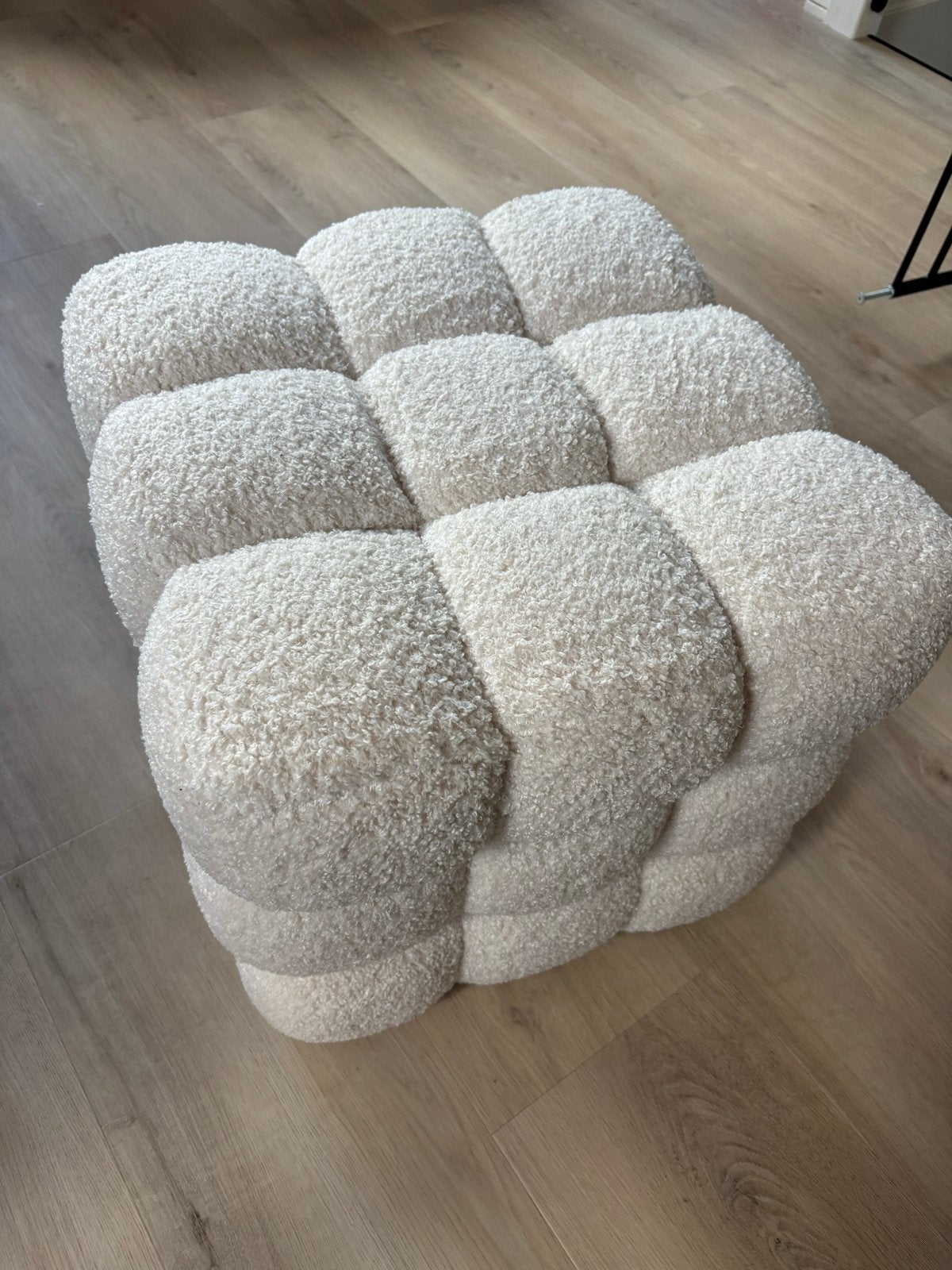 Moderne Bouclé Poef - Crème Wit, Ophalen, Vierkant, Zo goed als nieuw, 75 tot 100 cm