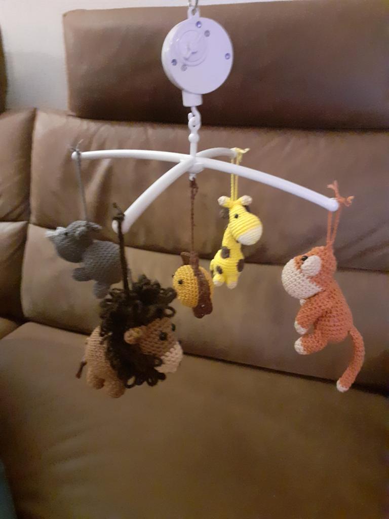Muziek mobiel met wilde dieren uit de jungle, Kinderen en Baby's, Ophalen of Verzenden, Zo goed als nieuw, Mobiel