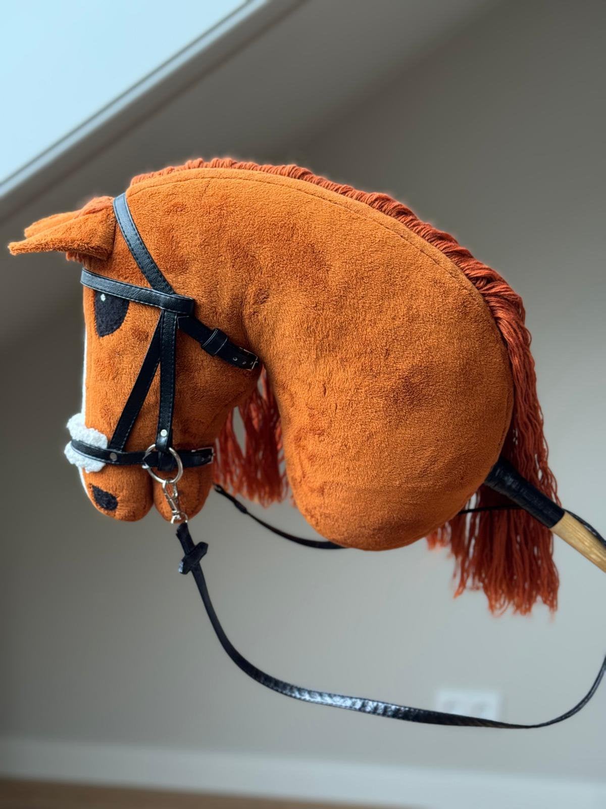 Bijna nieuwe Hobby Horse met luxe halster, zeer net, Ophalen of Verzenden, Zo goed als nieuw