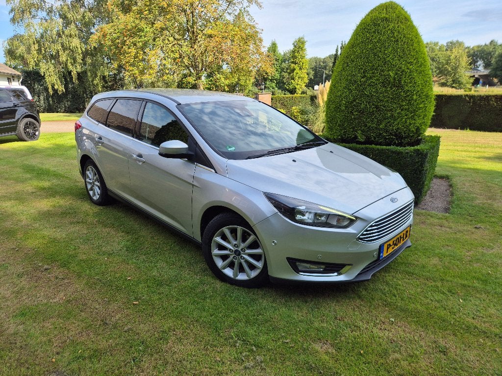 Ford Focus Titanium 1.0 Ecoboost 125pk 2017 Grijs  stoelverw, 125 pk, Euro 6, Navigatiesysteem, Handgeschakeld