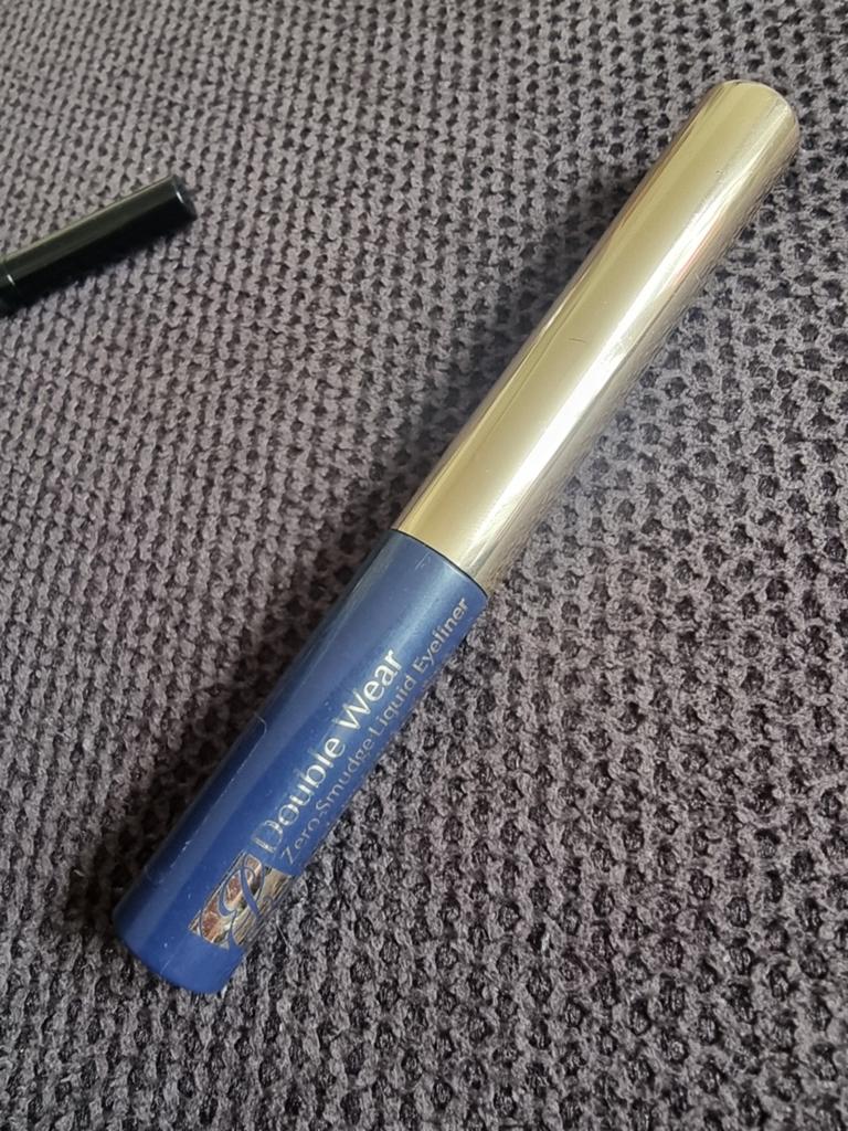 Estee Lauder Double Wear zero smudge liquid eyeliner 01, Sieraden, Tassen en Uiterlijk, Uiterlijk | Cosmetica en Make-up, Verzenden