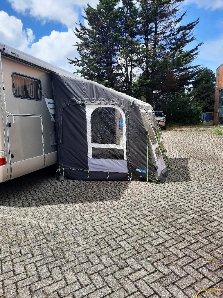Kampa Rally AIR Pro 260, Caravans en Kamperen, Voortenten en Luifels, Ophalen, Gebruikt, Kampa Dometic