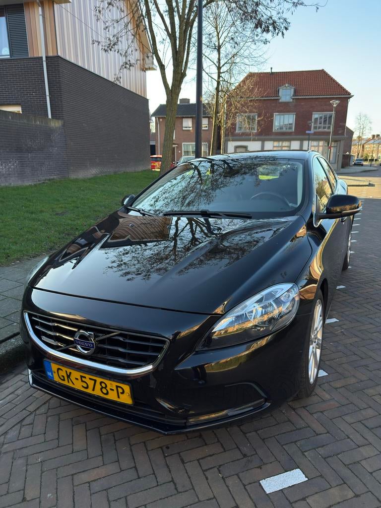 Volvo V40 D2 Diesel — Leder, Navi, Cruise Control, Voorwielaandrijving, 4 cilinders, 1969 cc, Zwart