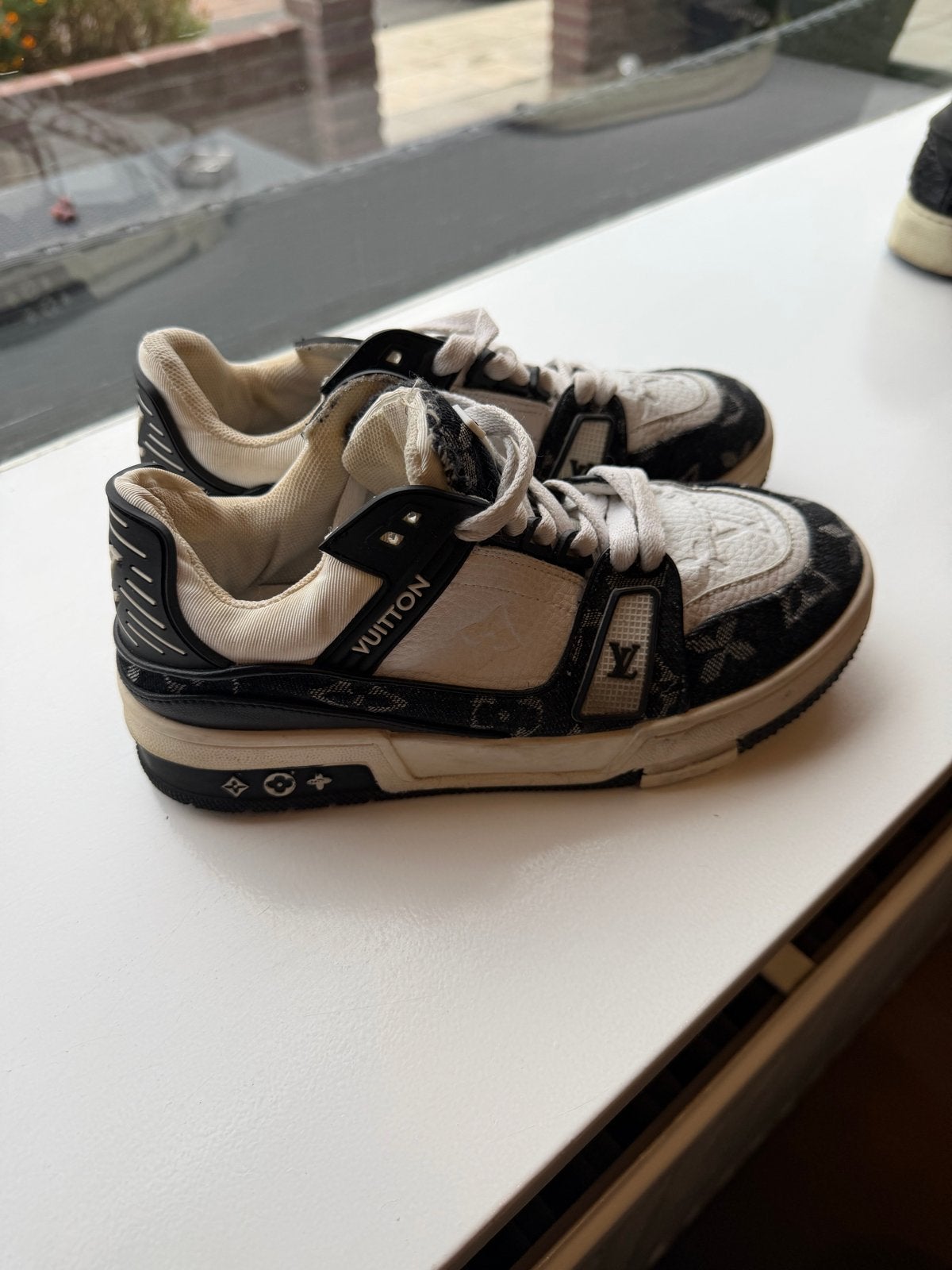 Louis Vuitton Sneakers - Maat 36, Ophalen of Verzenden, Gedragen, Zwart, Sneakers of Gympen