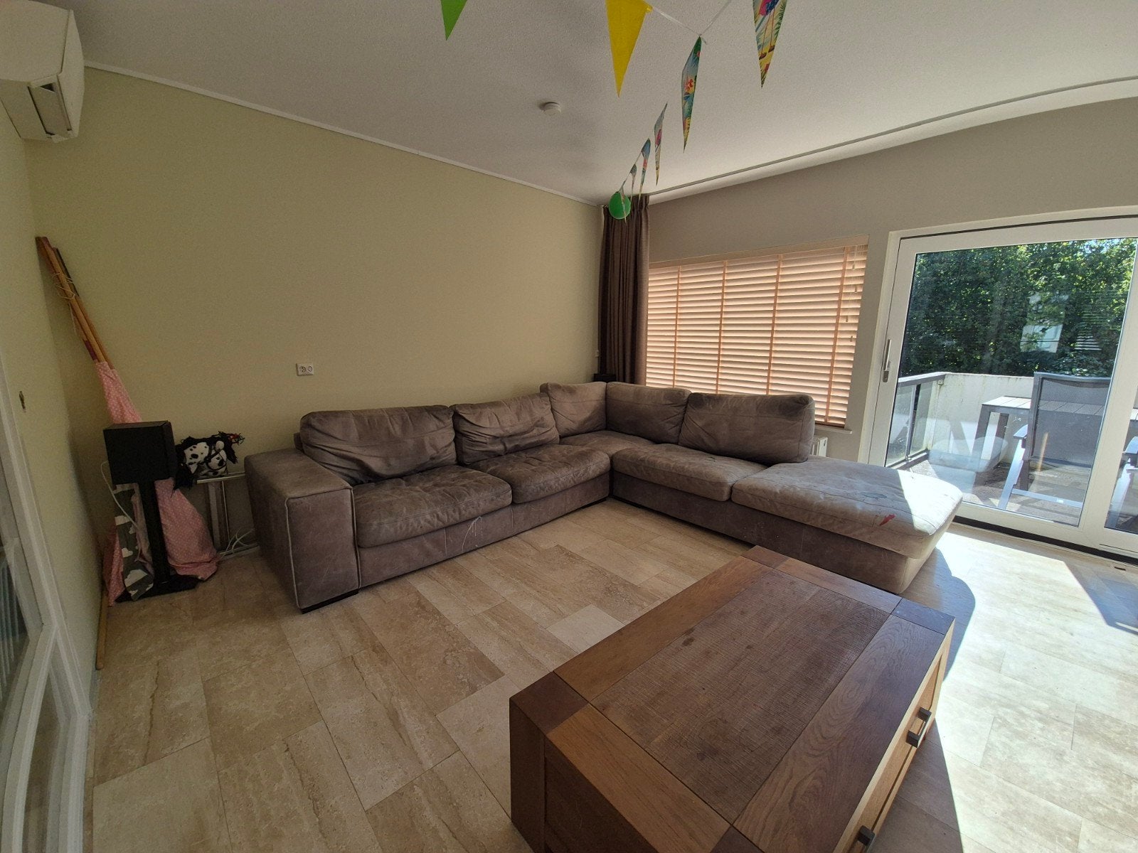 Gratis afhalen doorleefde lederen hoekbank, Huis en Inrichting, Ophalen, Gebruikt, 100 tot 125 cm, Hoekbank