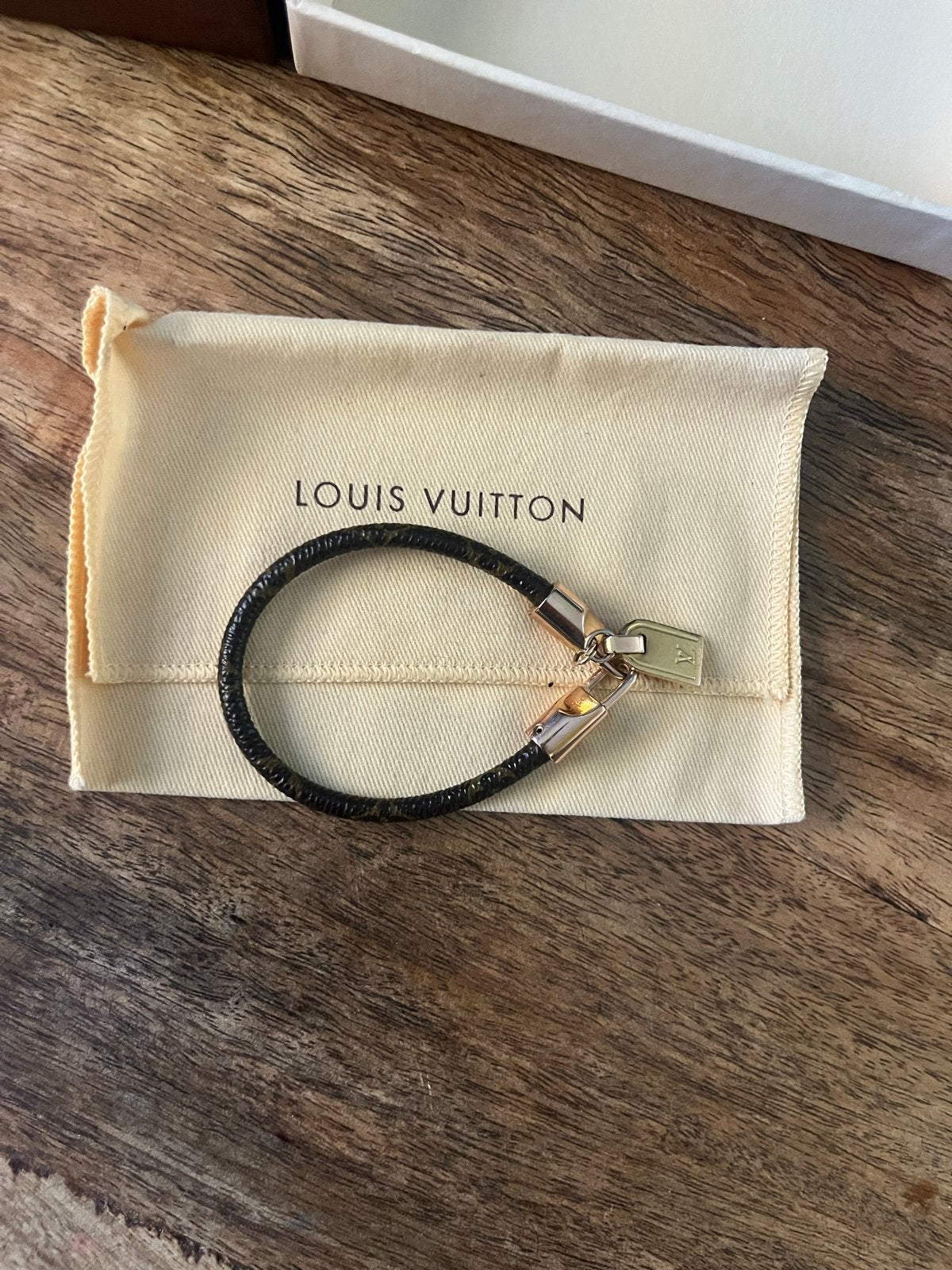 Louis Vuitton Monogram Lockit Armband, Sieraden, Tassen en Uiterlijk, Ophalen of Verzenden, Zo goed als nieuw, Bruin, Leer