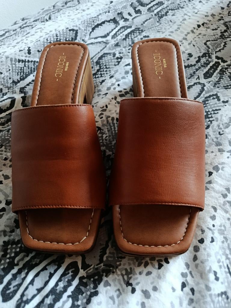 Bruine lederen Klompen mt 38 nieuw van sacha shoes, Ophalen of Verzenden, Nieuw, Bruin