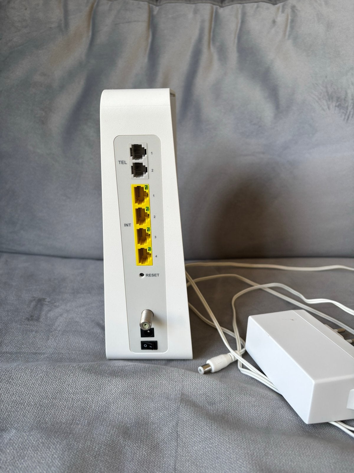 Ziggo modem met router functionaliteit, Computers en Software, Routers en Modems, Ophalen of Verzenden, Gebruikt, Router met modem