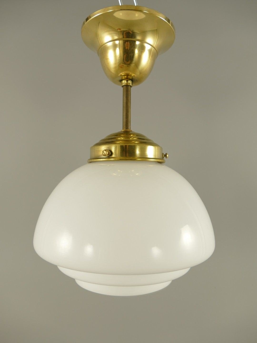Lamp, gepolijst messing met opaline lampenkap, Helene Livingstyle, 7531TJ, Ophalen of Verzenden, Glas