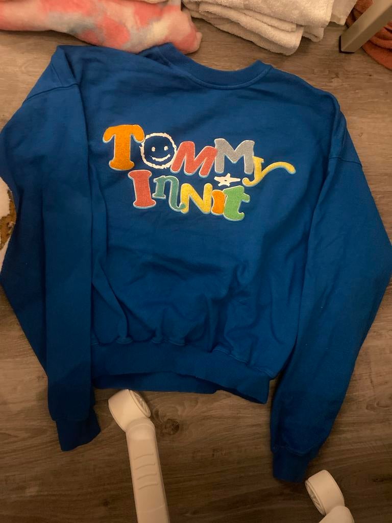 TommyInnit Limited Edition Trui - Medium, Kleding | Heren, Truien en Vesten, Zo goed als nieuw, Overige maten, Blauw, Ophalen of Verzenden