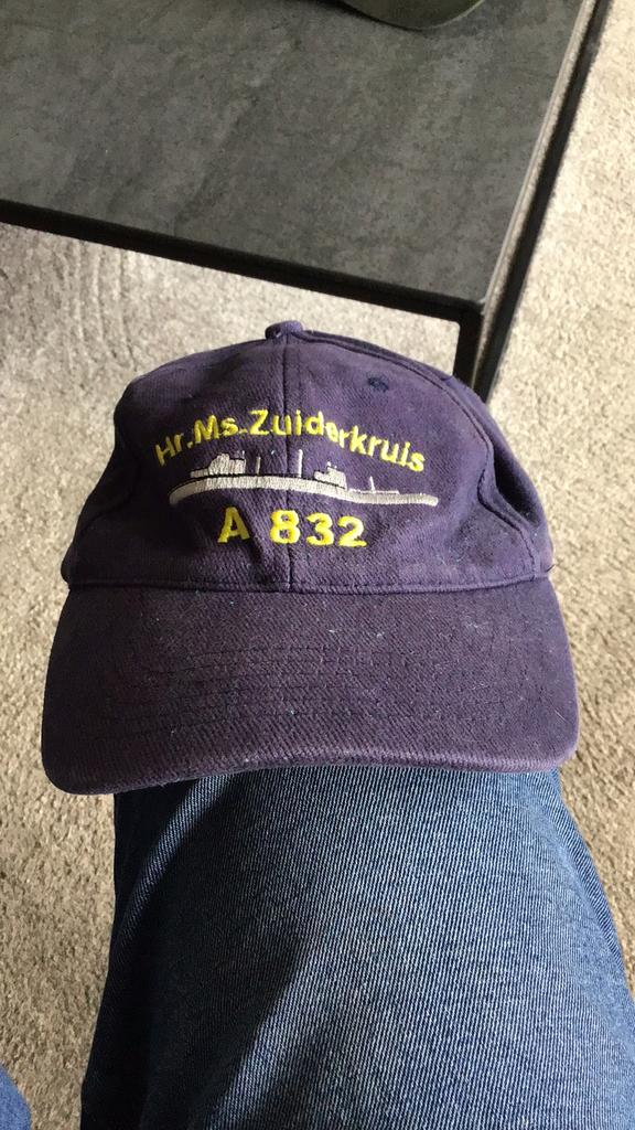 Cap Hr. Ms. Zuiderkruis, Ophalen, Gedragen, Pet