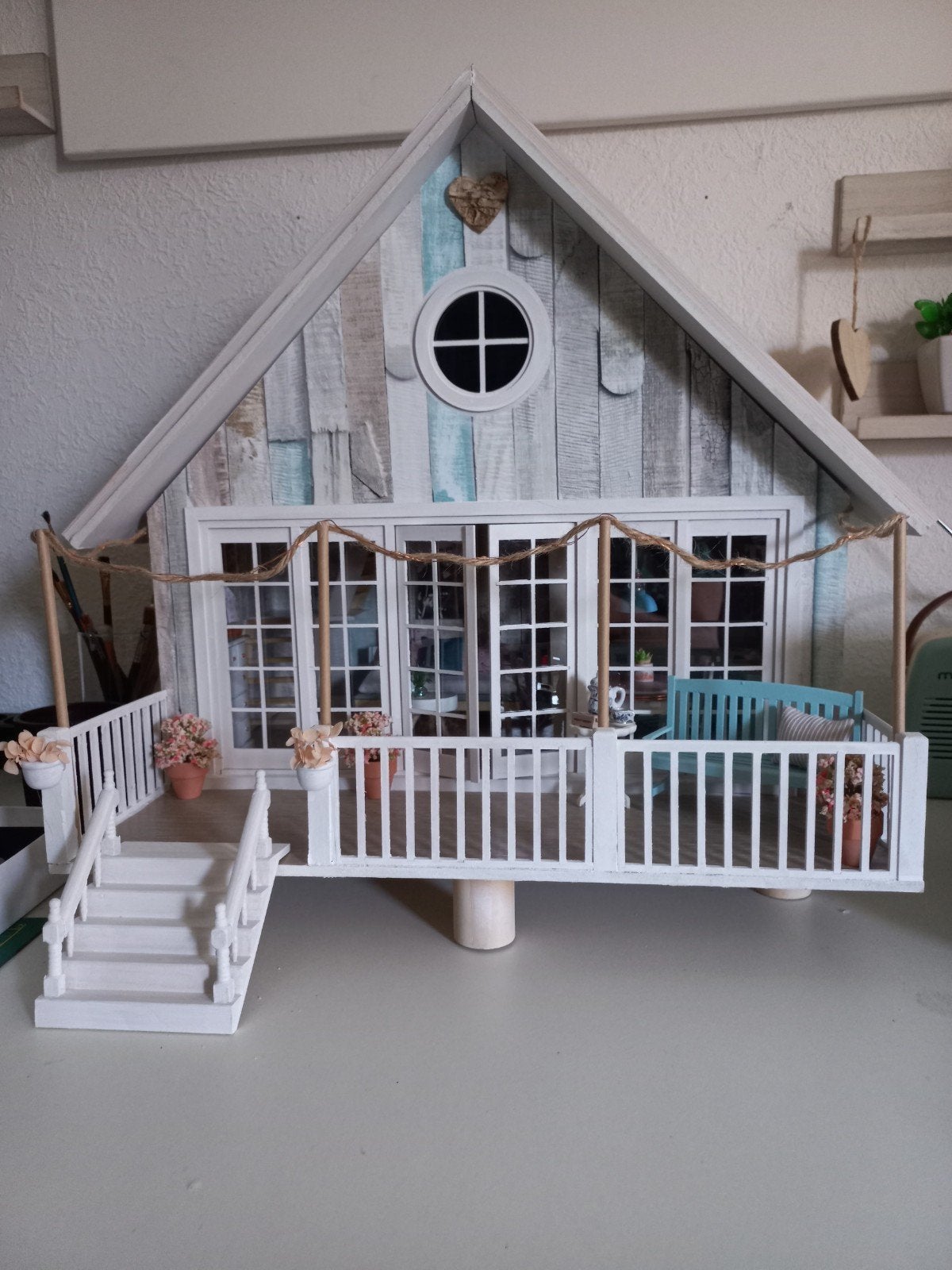 Poppenhuis strandhuis met verlichting, Ophalen, Poppenhuis