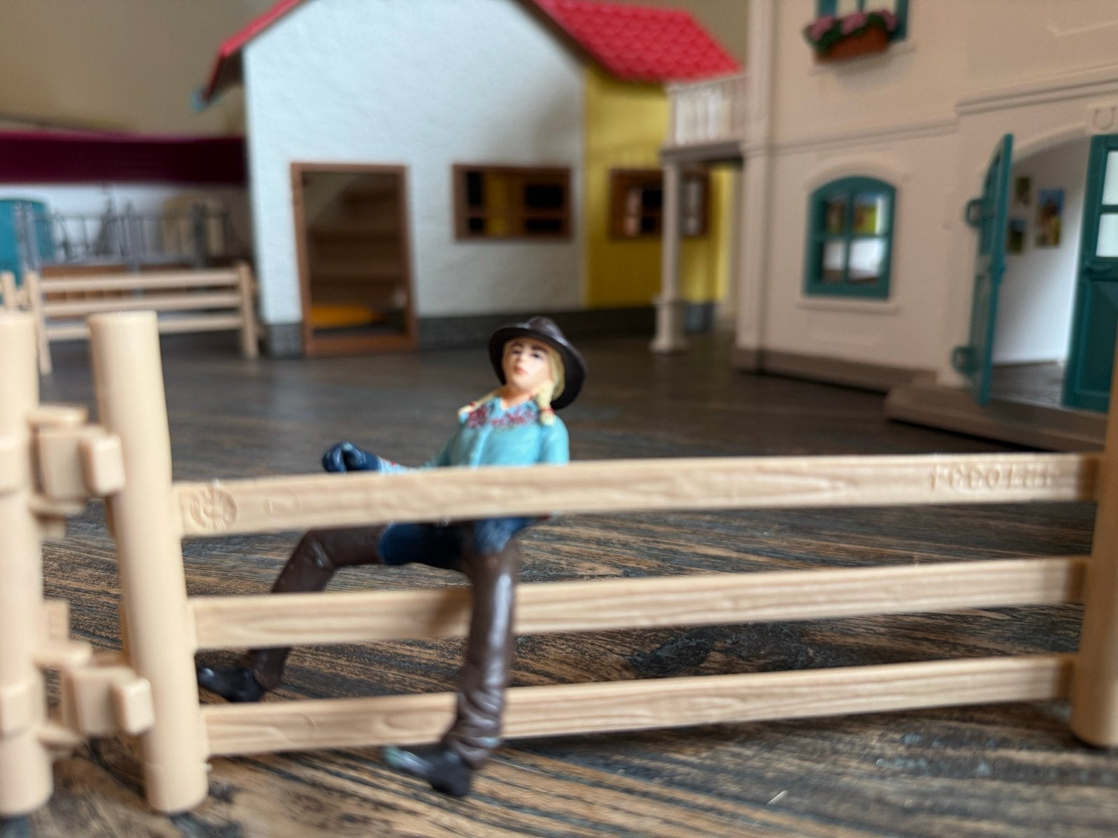 Schleich speelfiguren: Cowboy op stier en meisje, Ophalen of Verzenden, Gebruikt