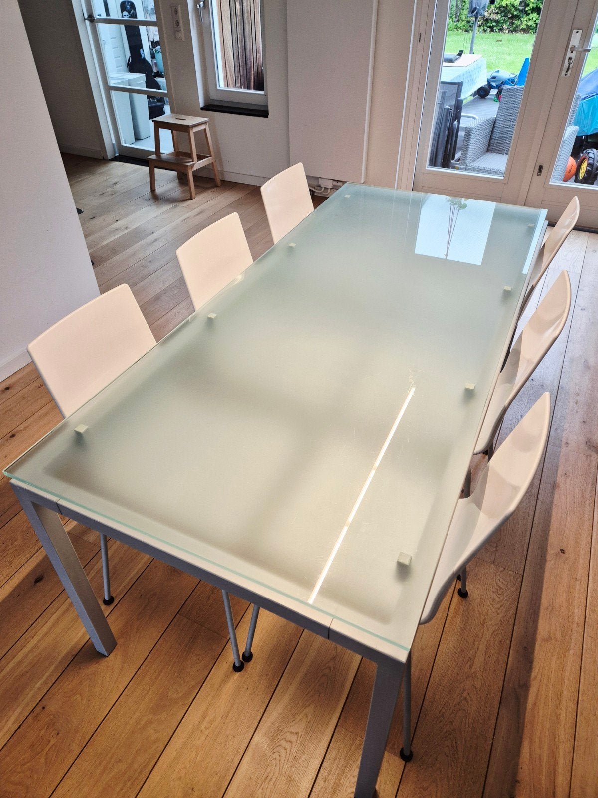 Bijna gratis: eetkamertafel met zes stoelen in nette staat, Ophalen