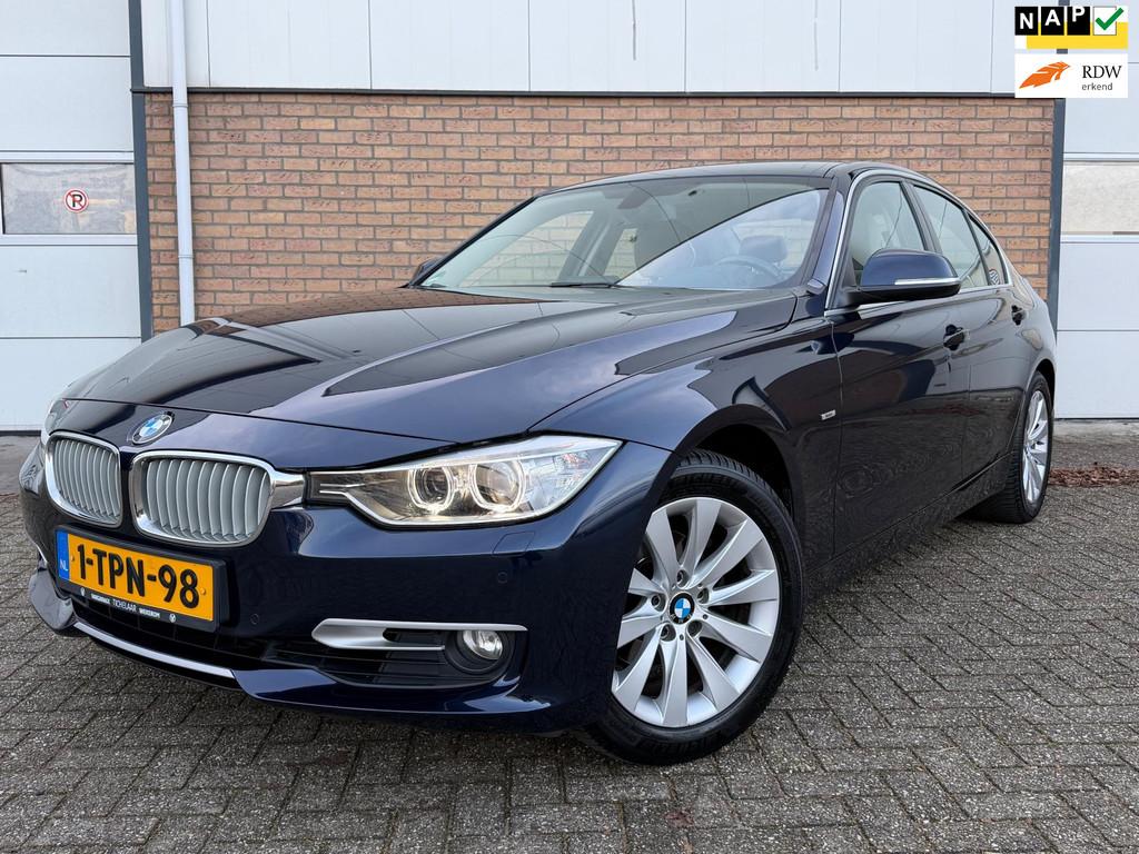 BMW 3-serie 320i Executive LEDER/NAVI/TREKHAAK/NL AUTO !, Auto's, Automaat, Achterwielaandrijving, Gebruikt, Euro 6