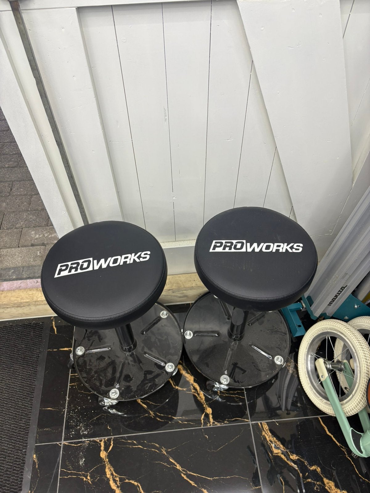 2x PROWORKS Werkplaatskrukken op wielen, Ophalen, Gebruikt