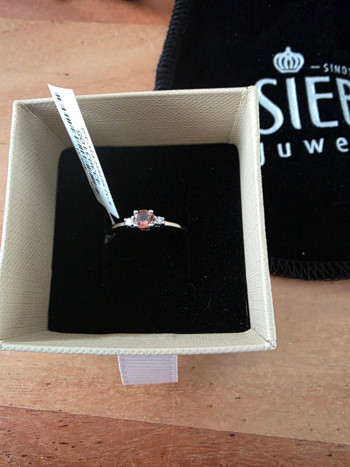 Zilveren ring met roze edelsteen en kristallen, maat 17, Met edelsteen, Nieuw, Ophalen of Verzenden, 17 tot 18