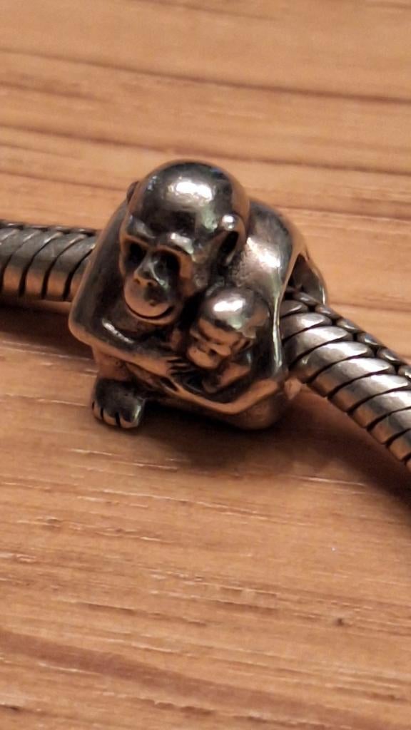 Pandora zilveren bedel Aap met jong voor armband/ketting, Ophalen of Verzenden, Zo goed als nieuw, Zilver, Pandora