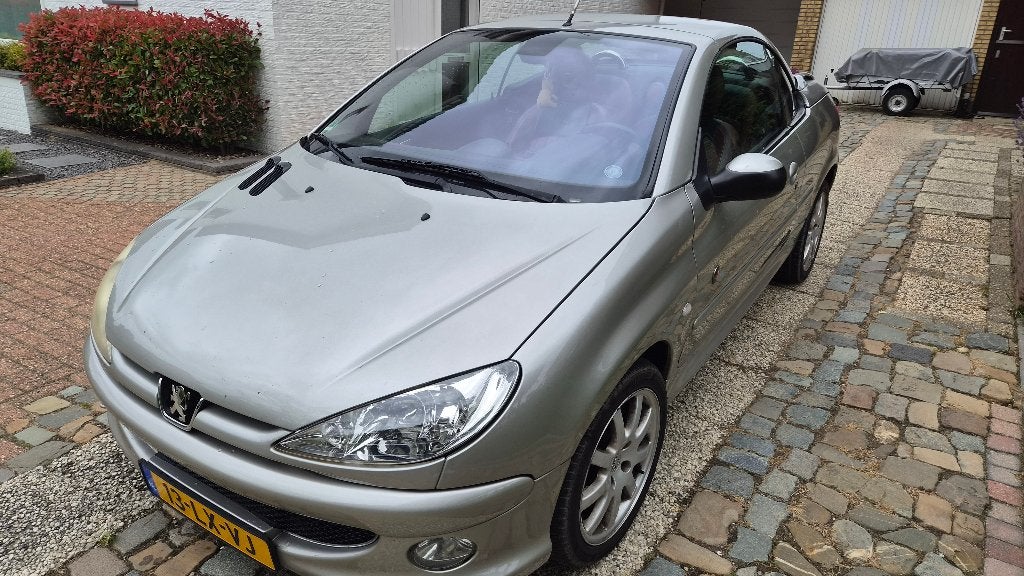 Peugeot 206 2.0 16V CC 2003 Grijs, Auto's, 136 pk, 4 cilinders, Cabriolet, 4 stoelen