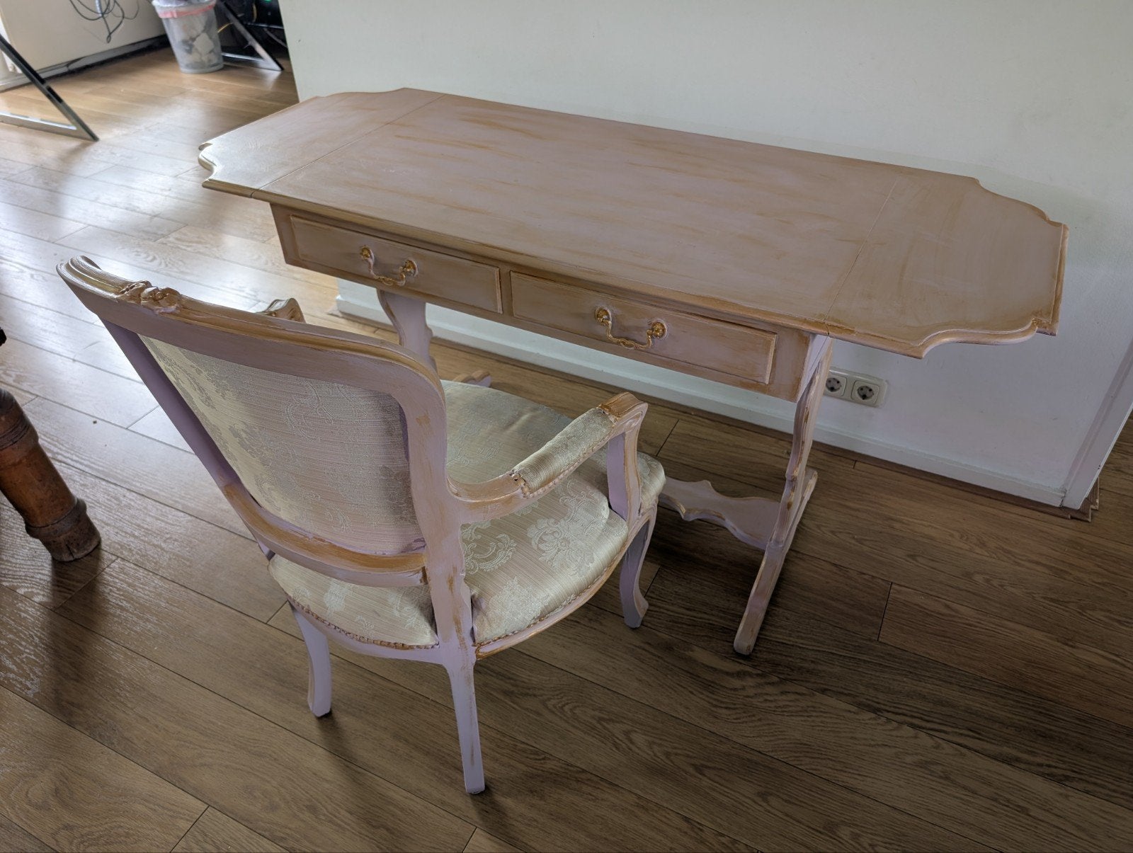 Bureau voor een kleine prinses! Roze met goud geverfd!, Ophalen