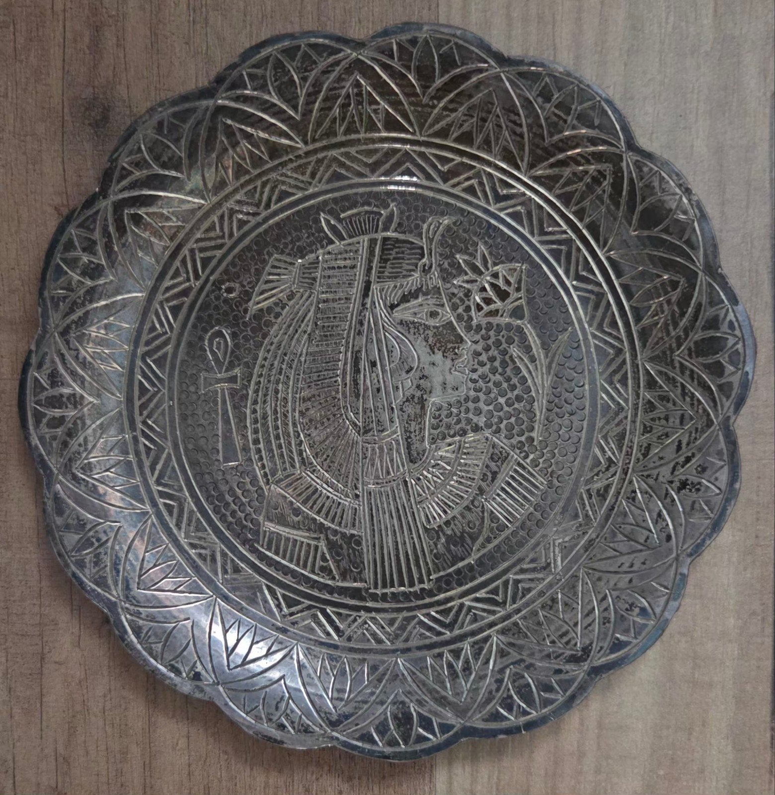 Decoratieve schaal met Egyptische afbeeldingen, Antiek en Kunst, Ophalen of Verzenden
