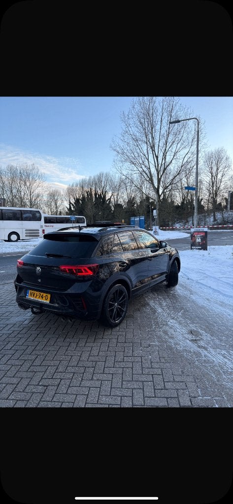 Volkswagen T-Roc 2.0 TSI 300pk 4Motion 7-DSG 2023 Zwart, Auto's, Automaat, Dealer onderhouden, 4 cilinders, 1984 cc