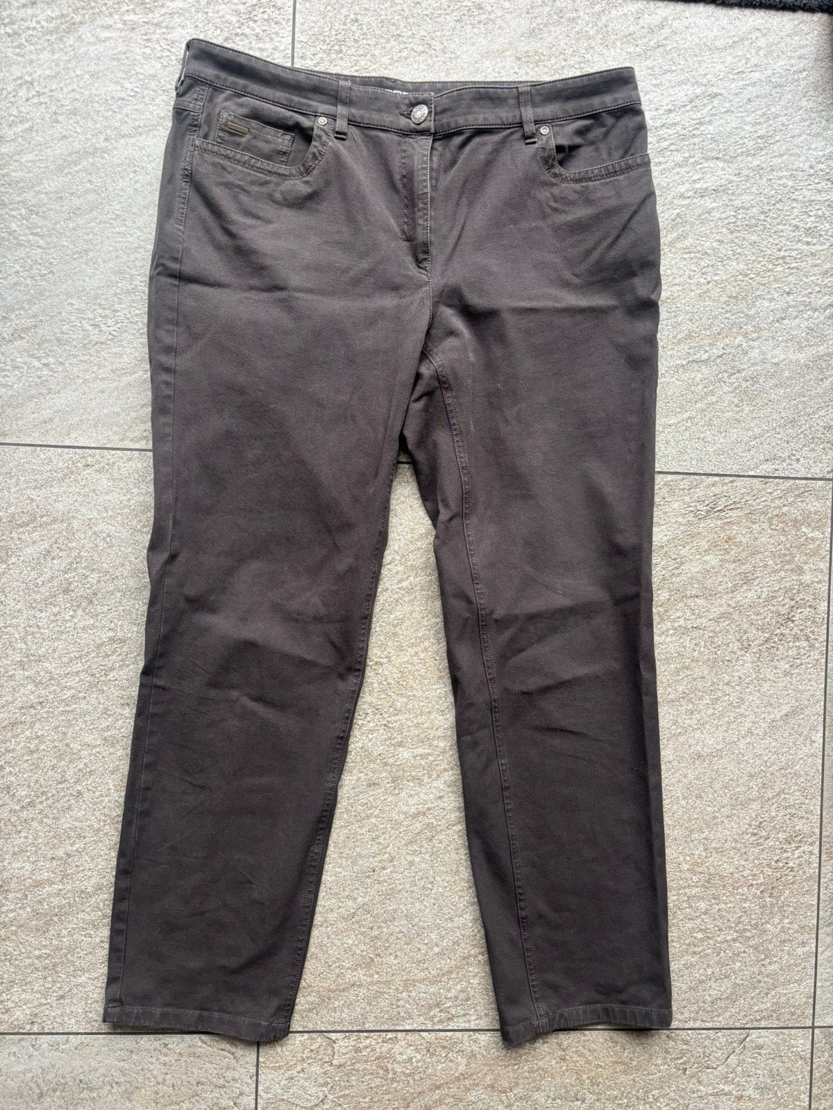 Mooie donker bruine zerres Cora broek maat 44, Kleding | Dames, Bruin, Maat 42/44 (L), Ophalen of Verzenden, Zo goed als nieuw