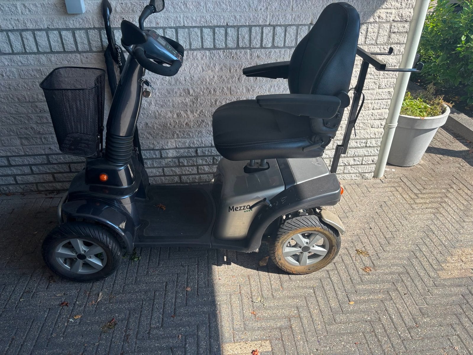 Goed onderhouden MEZZO ROSSO scootmobiel met nieuwe accu, Diversen, Gebruikt, 16 km/u of meer, 46 km of meer, Ophalen