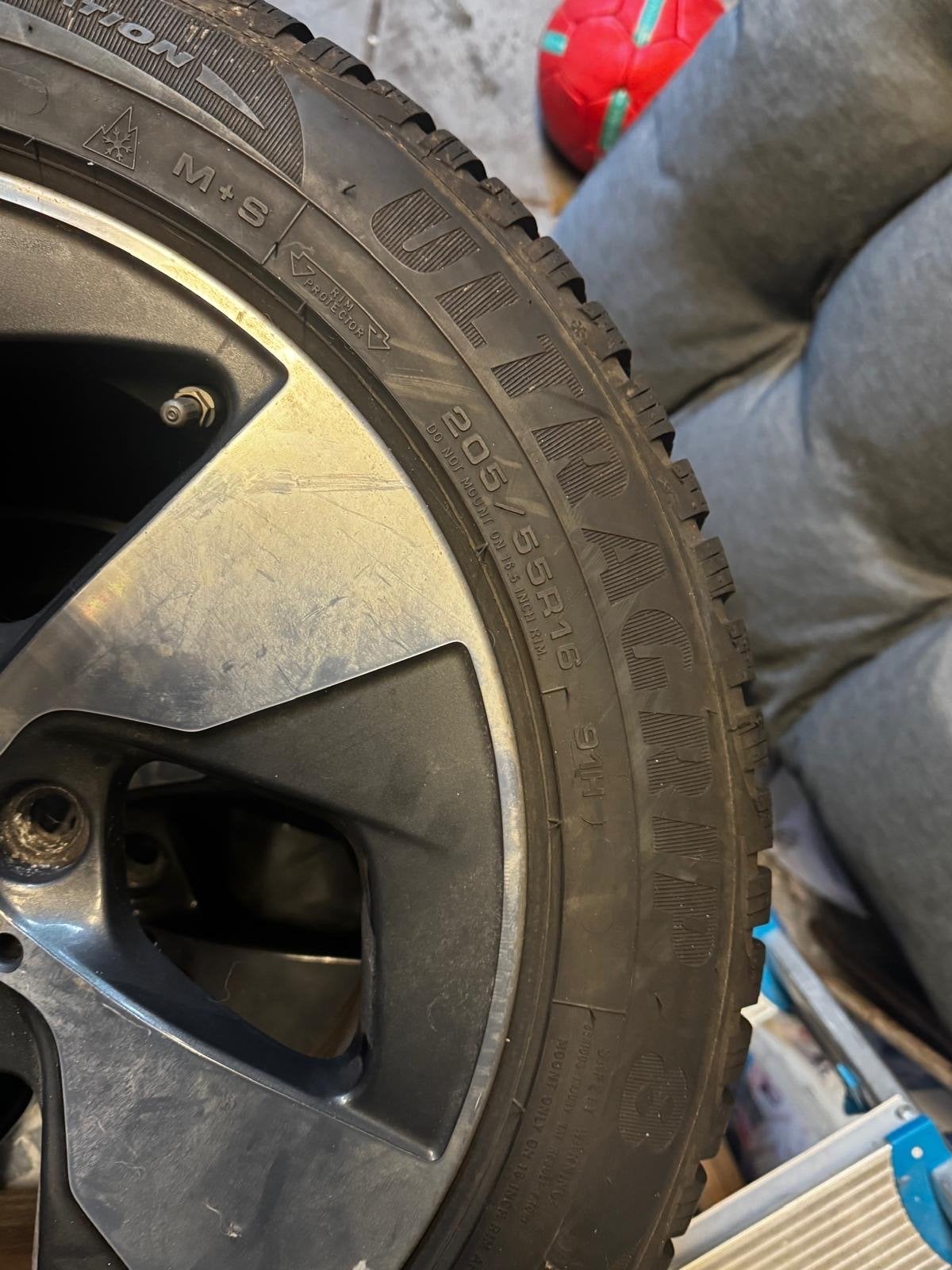 4 Velgen met winterbanden 205/55/R16 voor BMW 3 Serie, Auto-onderdelen, Banden en Velgen, Banden en Velgen, Winterbanden, 16 inch