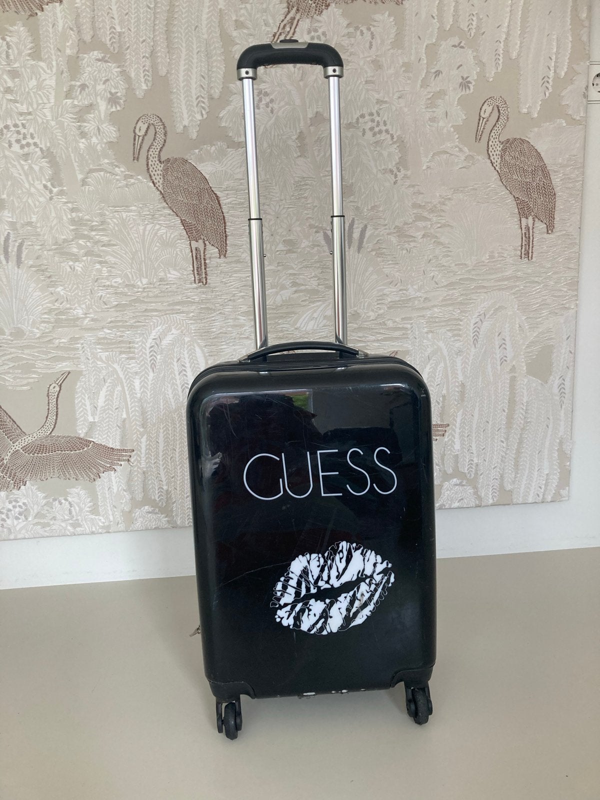 Opknapper Guess trolley koffer, Gebruikt, 50 tot 60 cm, Hard kunststof, Ophalen of Verzenden