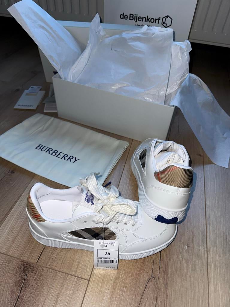 Burberry sneakers – nieuw & ongedragen, Wit, Nieuw, Ophalen of Verzenden, Sneakers of Gympen