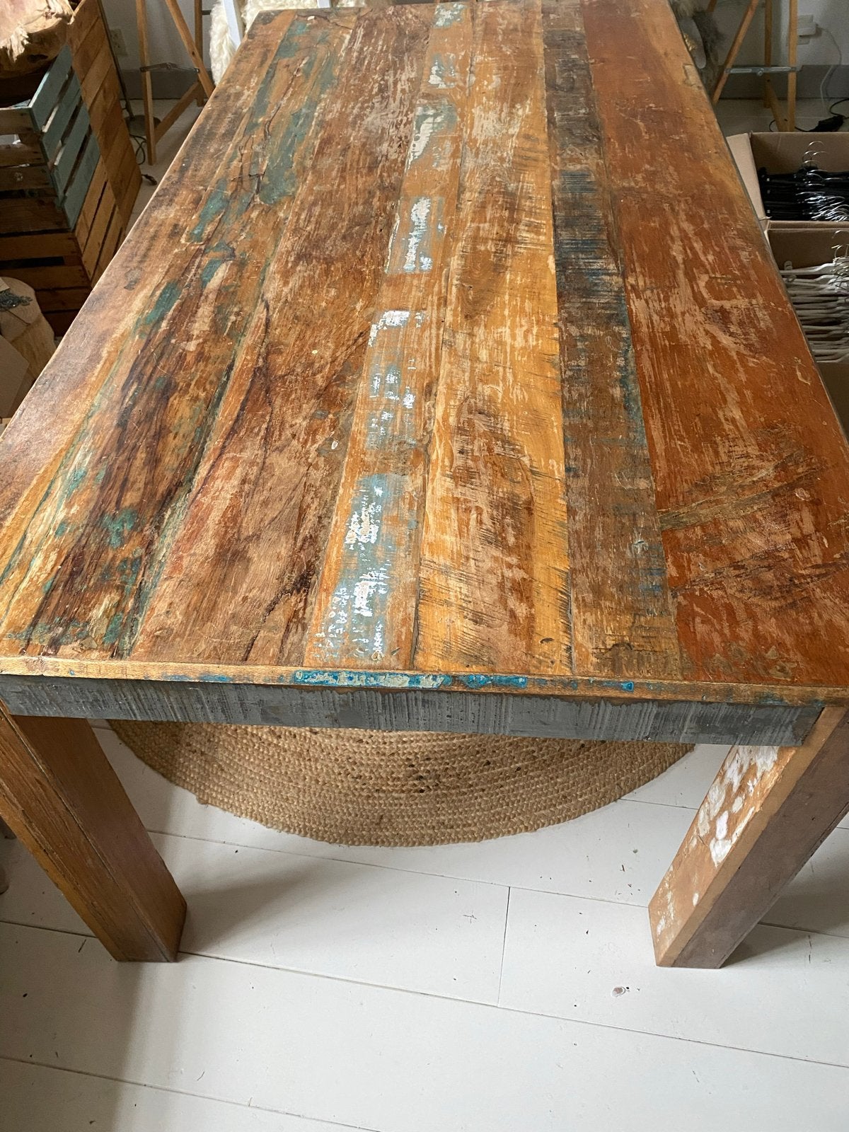 Robuuste en romantische Indiase tafel - Weggeefprijs!, Huis en Inrichting, Tafels | Eettafels, Ophalen, Gebruikt, Lounge, landelijk, robuust, romantisch.